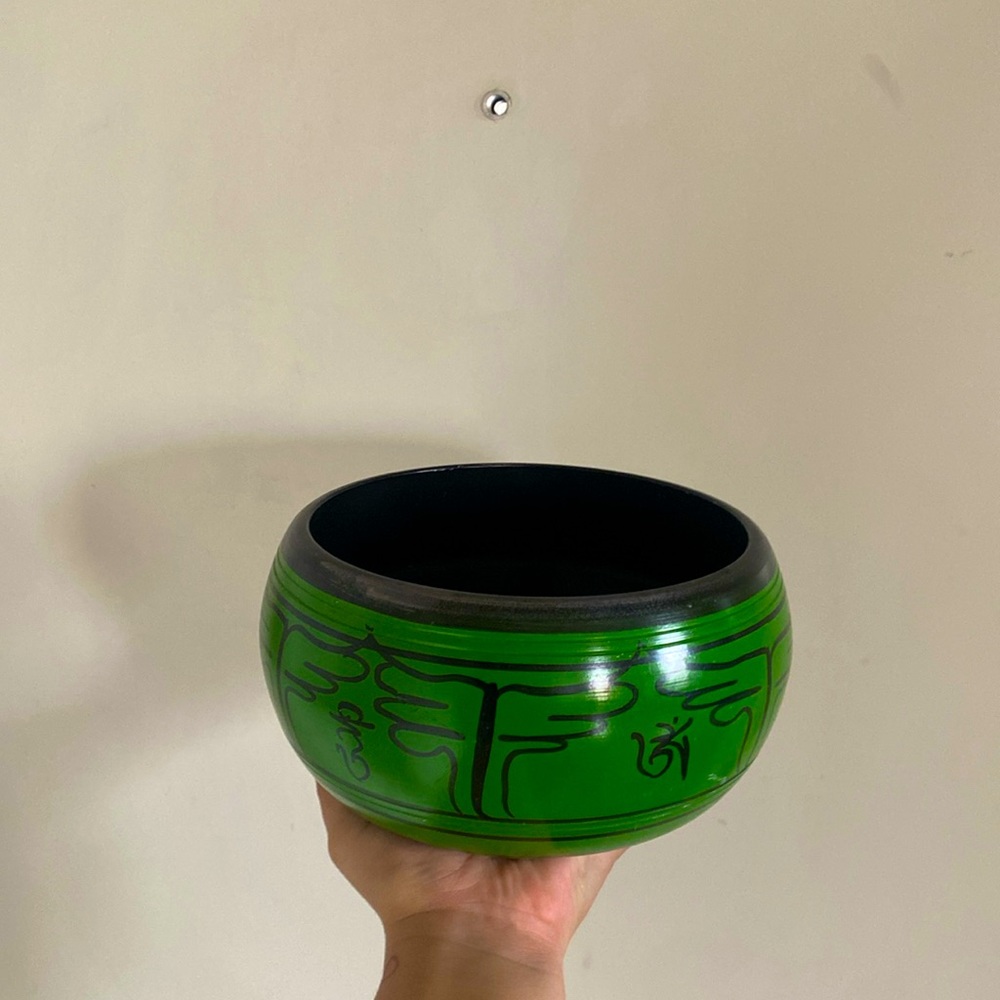 Heart chakra singing bowl
